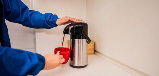 Arbeitsrecht: Kaffee Holen Kann Unter BESTIMMTEN BEDINGUNGEN EIN Arbeitsunfall Sein