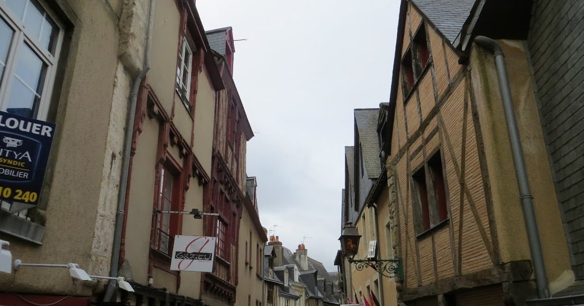 He travels in France - the western valley of Luer.