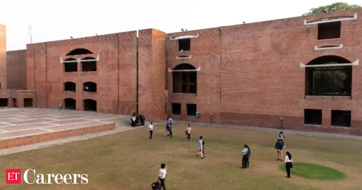 IIM Ahmedabad 2025 PGP Place: BFSI offers the highest package at 1.1 rupees
