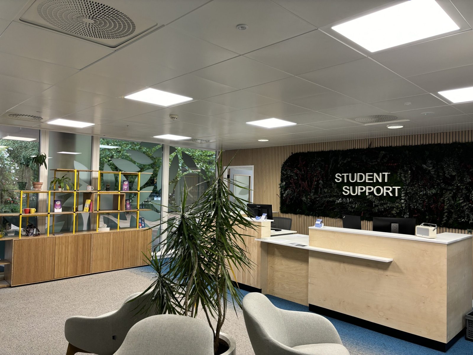 CC13084 Big Assistant - Jobs in Bath