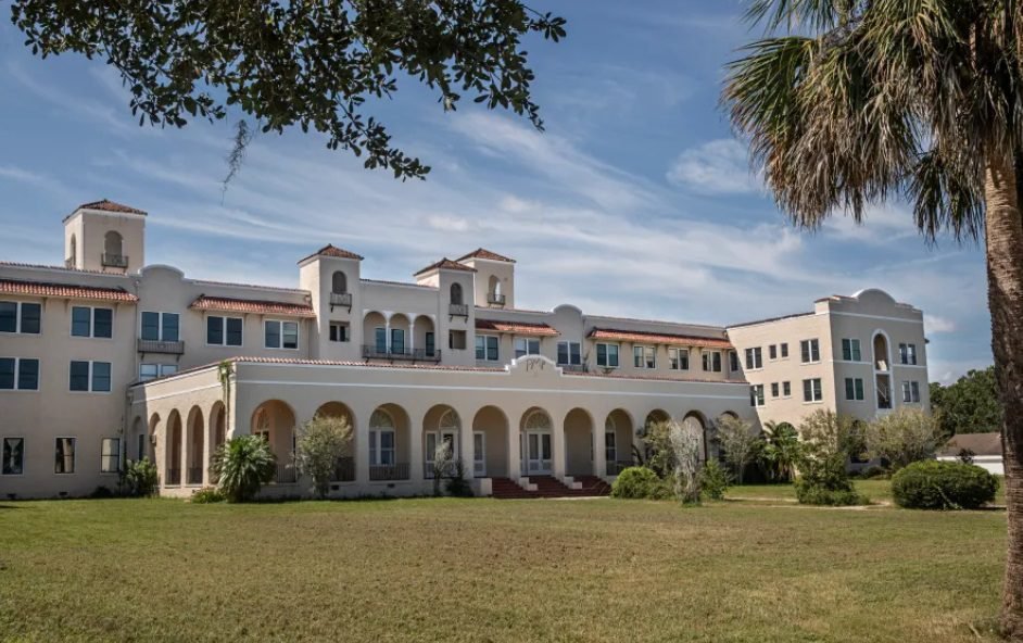 Splite Sanford Board supports Christian's non-profit plans for the Maineer Hotel, which dates back