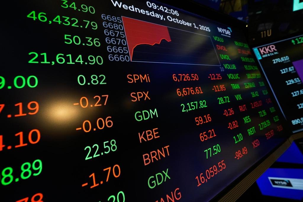 Wall Street finishes a week winning with more records