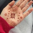 Will wearing henna/mehndi be a problem in B2B sales business?