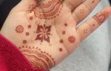 Will wearing henna/mehndi be a problem in B2B sales business?